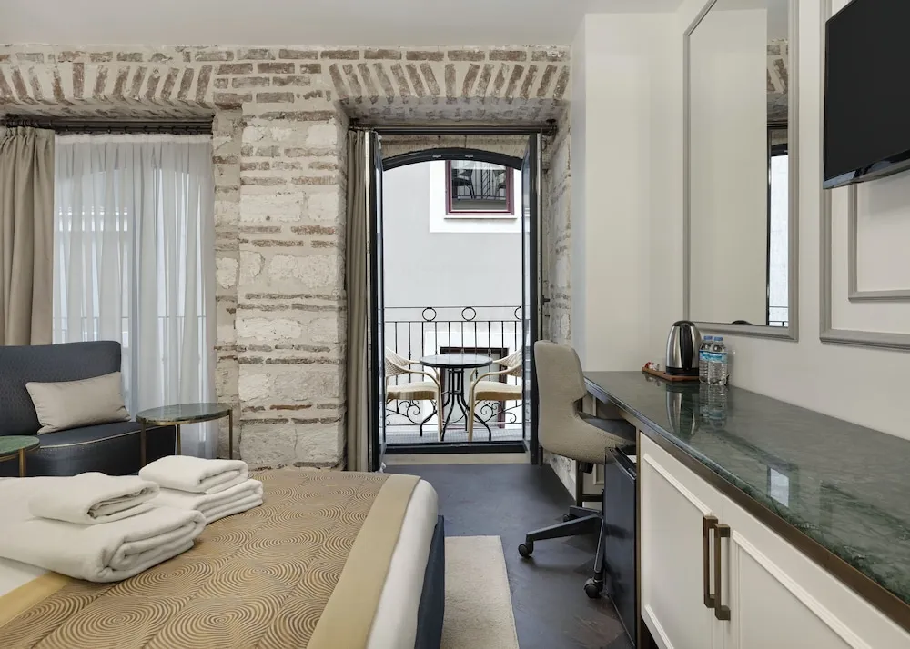 Superior Stone Room With Balkon