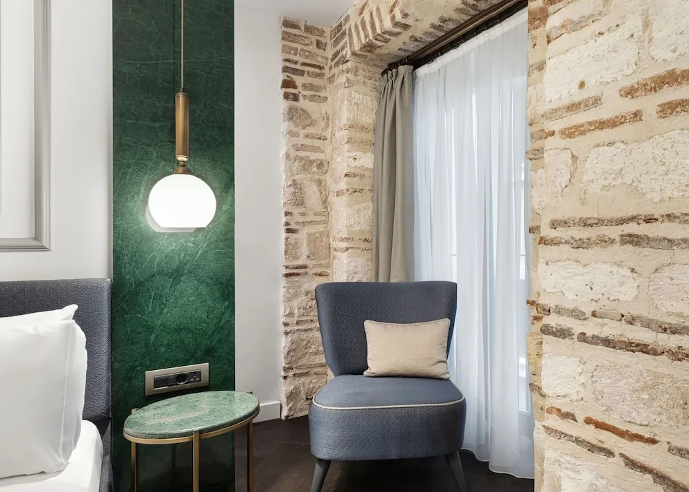 Superior Stone Room With Balkon