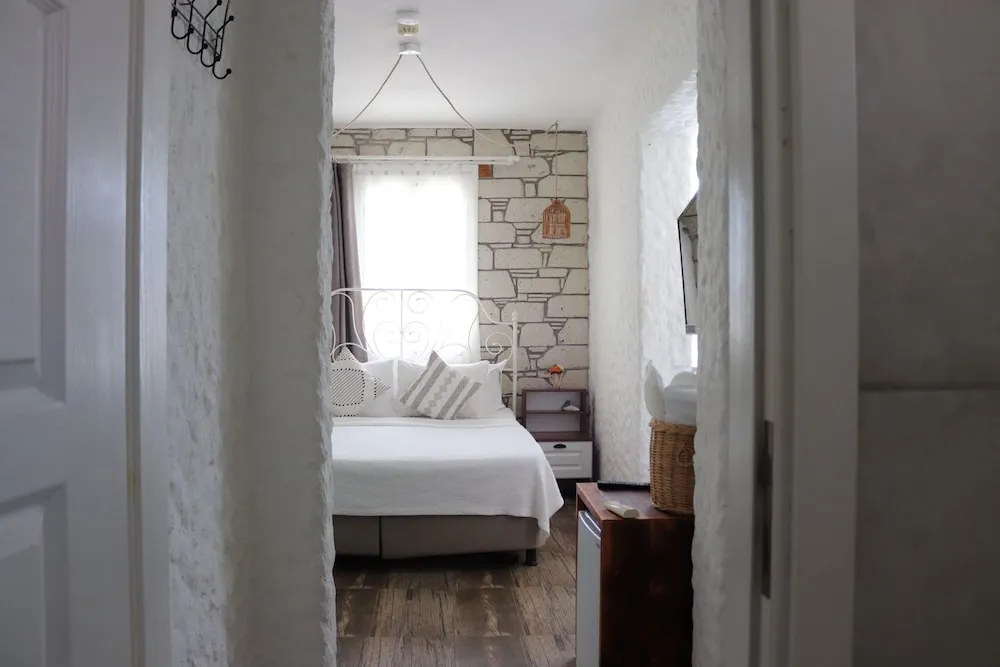 Deluxe Üç Kişilik Oda, Avlu Manzaralı