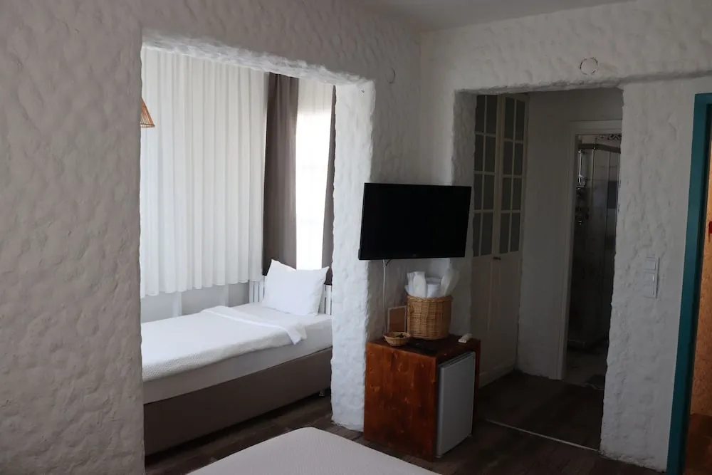 Deluxe Üç Kişilik Oda, Avlu Manzaralı