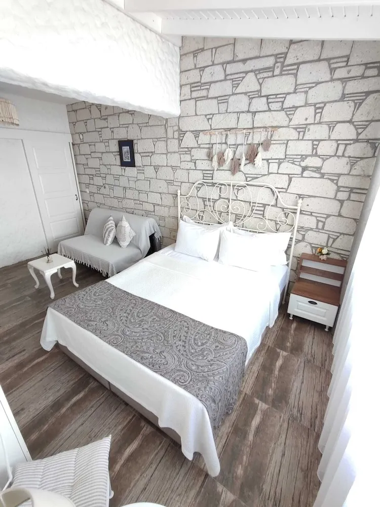 Comfort Oda, 1 Büyük (Queen) Boy Yatak ve Çekyat, Şehir Manzaralı