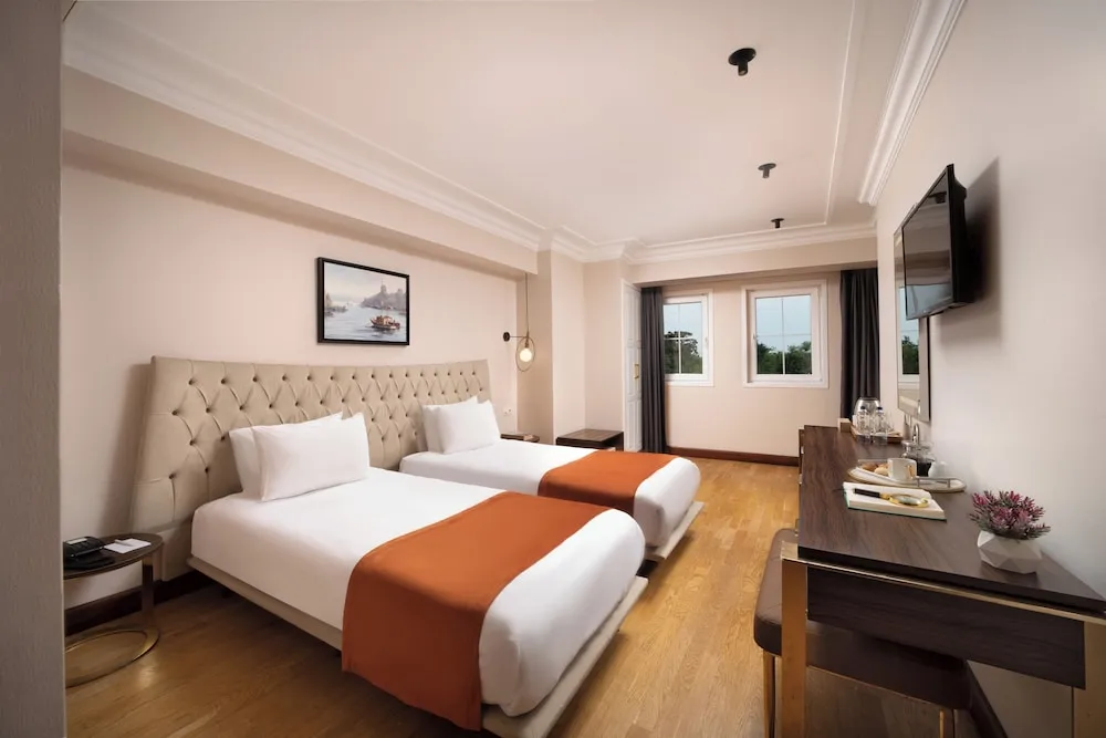 Comfort Tek Büyük veya İki Ayrı Yataklı Oda