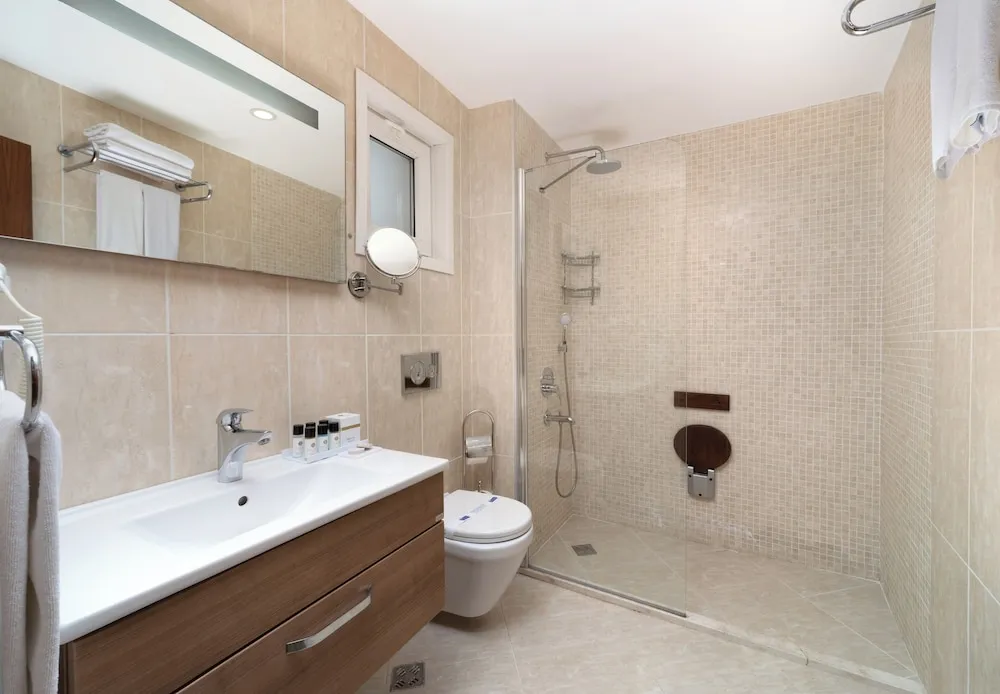 Comfort Tek Büyük veya İki Ayrı Yataklı Oda