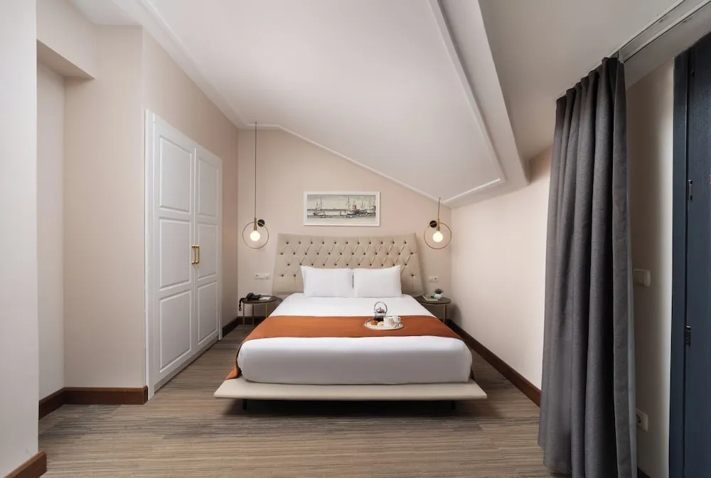 Deluxe Tek Büyük Yataklı Oda