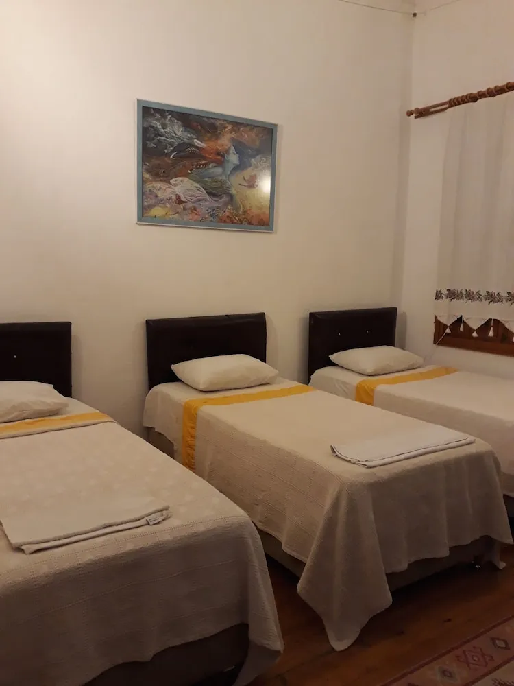 Economy Üç Kişilik Oda