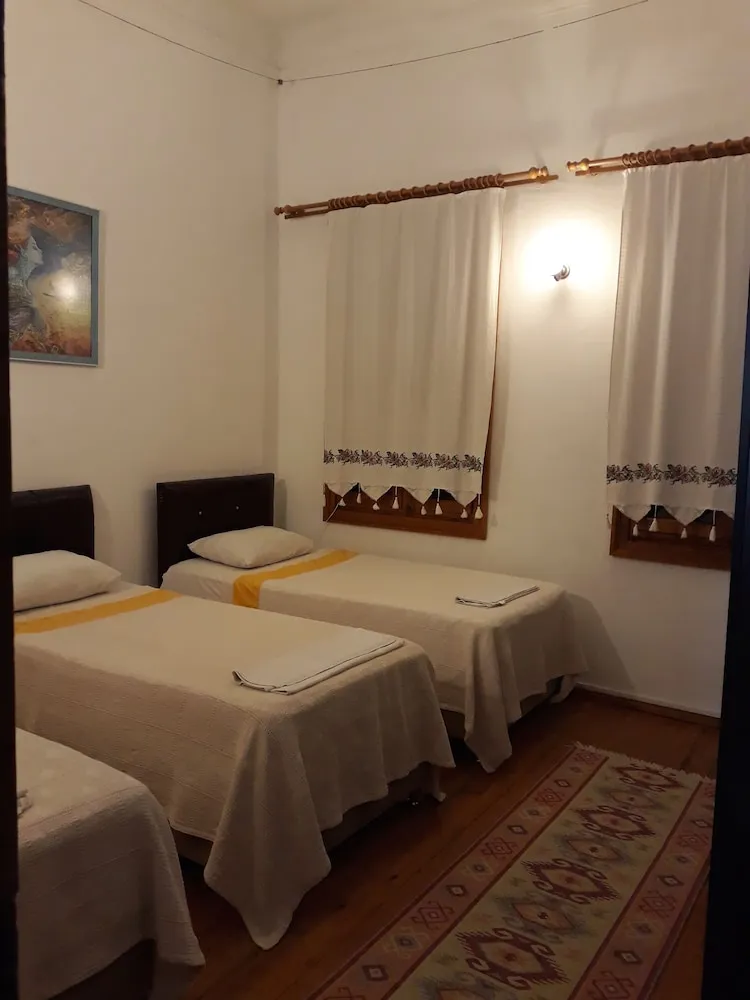 Economy Üç Kişilik Oda