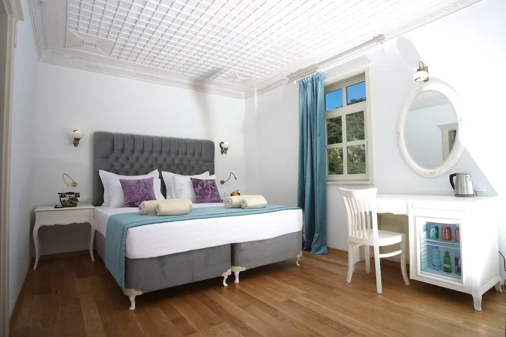 Junior Suite Room with Balcony