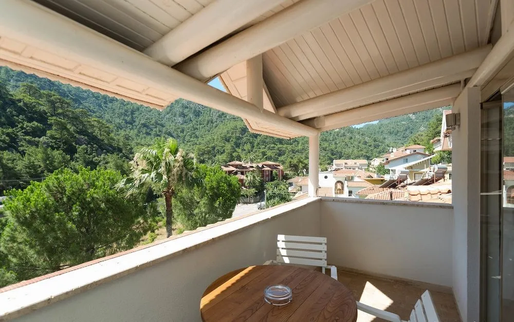 Honeymoon Room with Balcony and Forest View