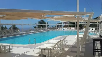 Nicholas Park Hotel