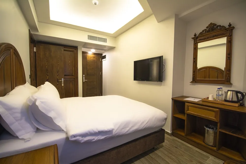 Deluxe Tek Büyük Yataklı Oda