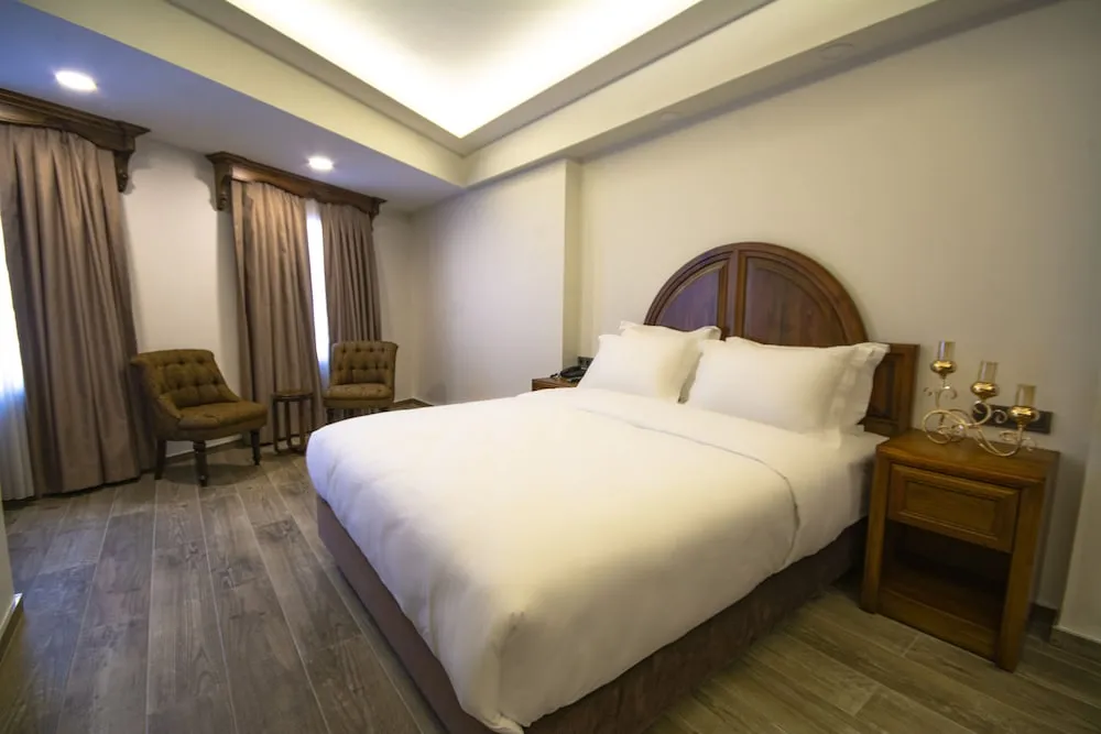 Deluxe Tek Büyük Yataklı Oda