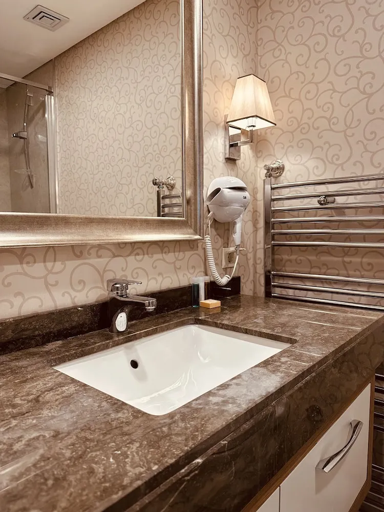 2 Bedroom Suite