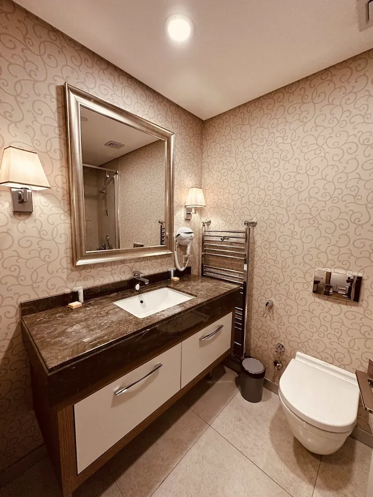 2 Bedroom Suite