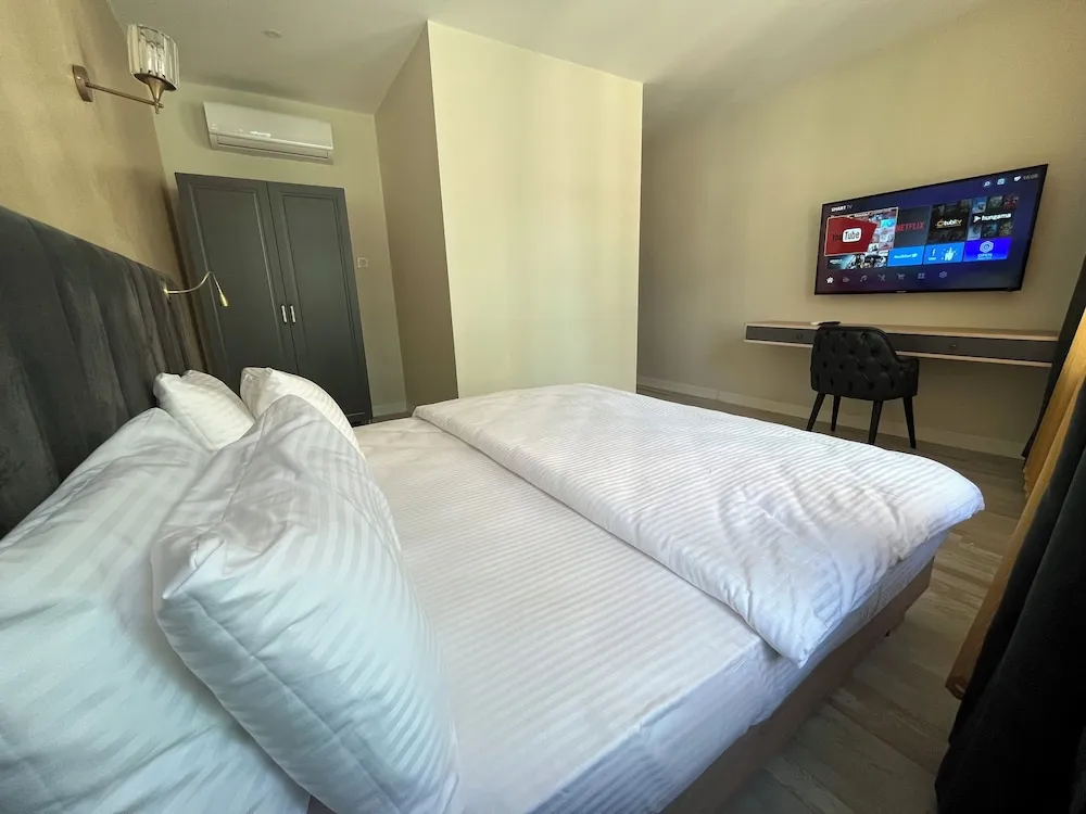 Deluxe Tek Büyük Yataklı Oda