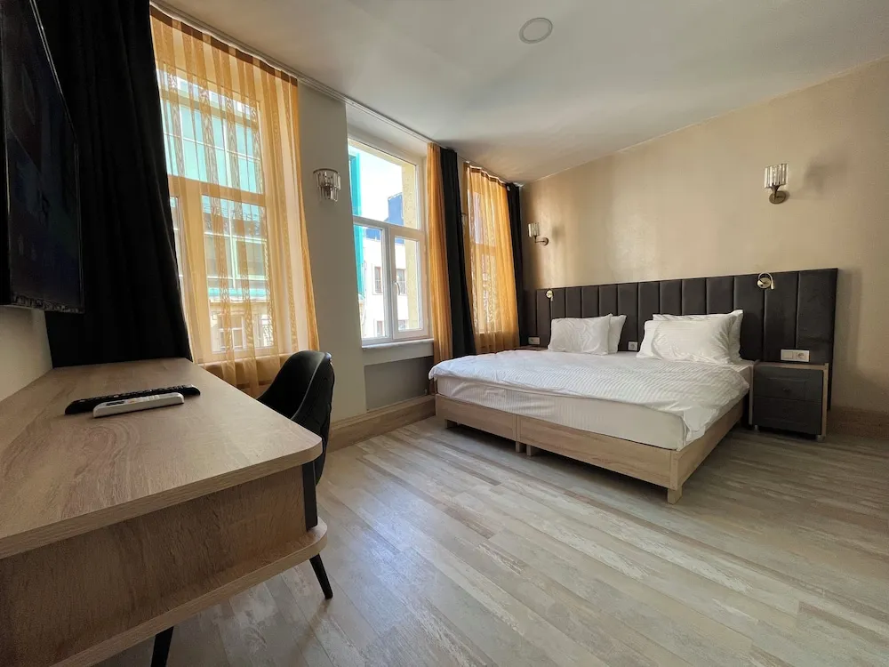 Deluxe Tek Büyük Yataklı Oda