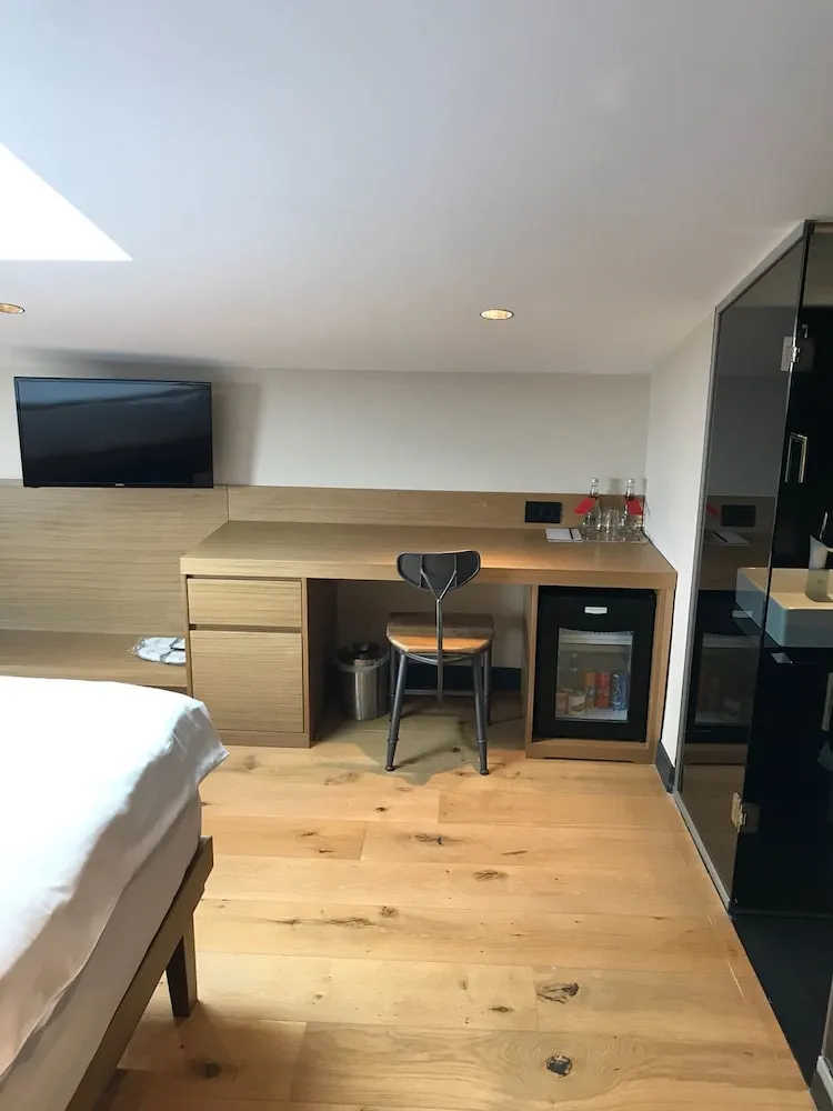 Corner Room