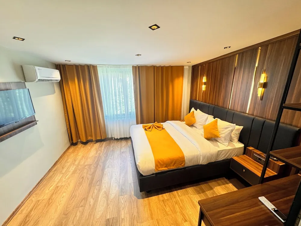 Standard Tek Büyük Yataklı Oda