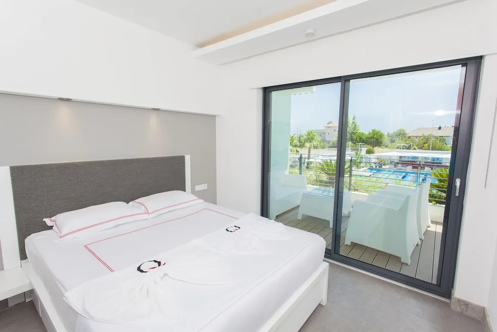 Standard Daire, Havuz Manzaralı