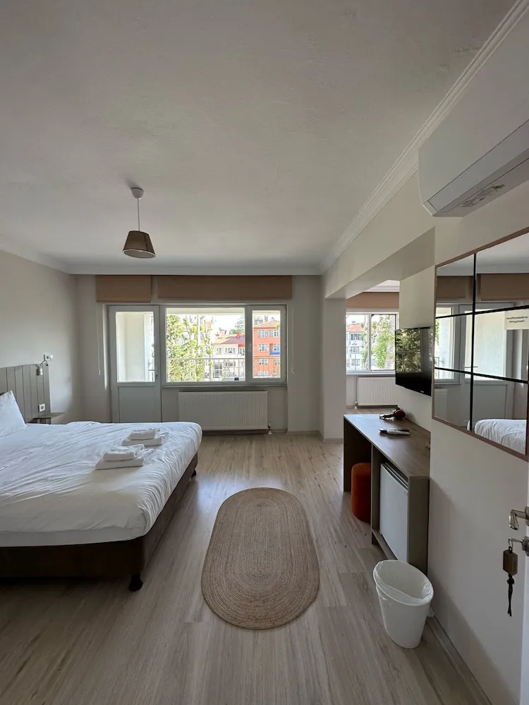 Deluxe Tek Büyük Yataklı Oda