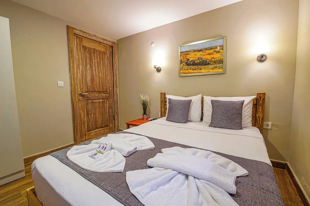 Economy Semi Basement Double Room, 1 Double Bed