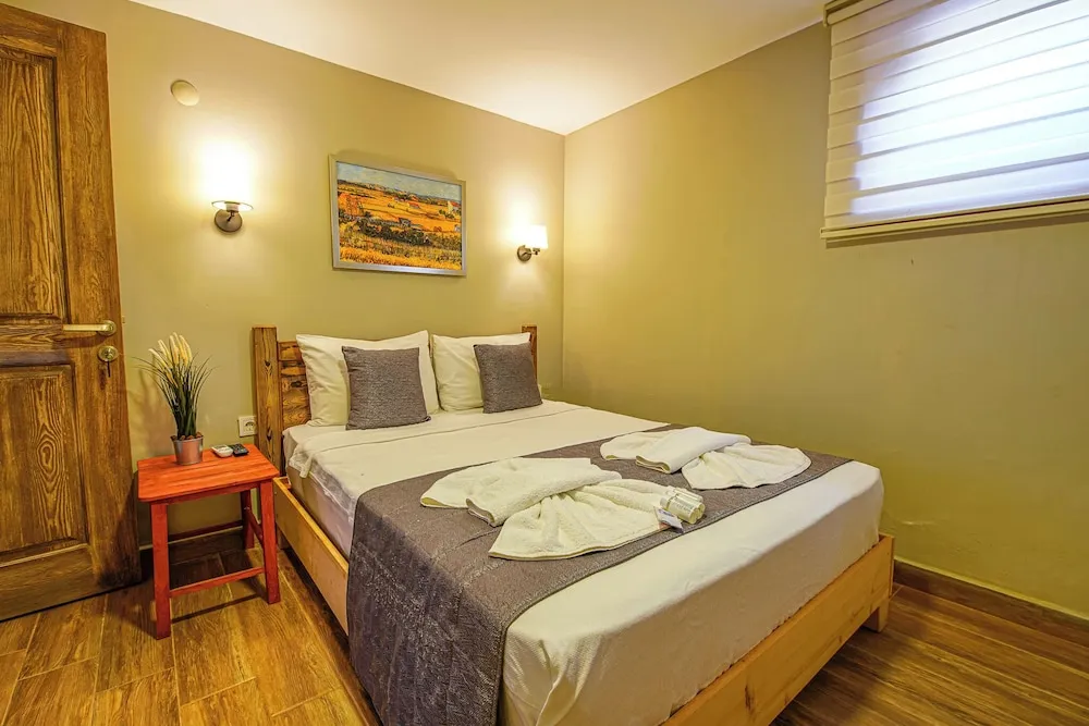 Economy Semi Basement Double Room, 1 Double Bed
