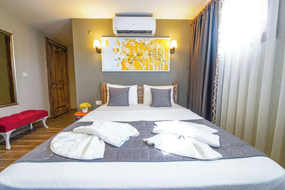 Economy Semi Basement Triple Room