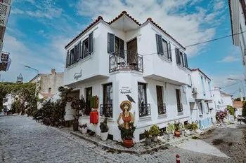 Hasanaki Gift & Guest House
