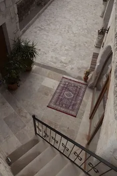 Narcissos Cave Hotel