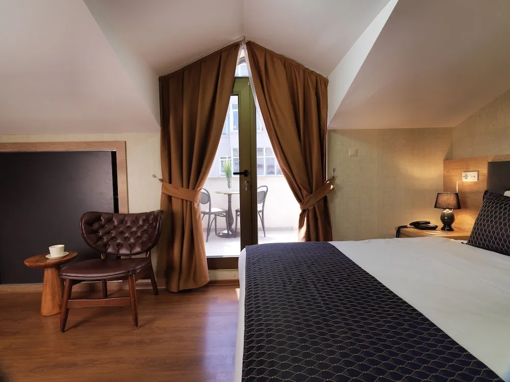 Standard Tek Büyük veya İki Ayrı Yataklı Oda, Balkon