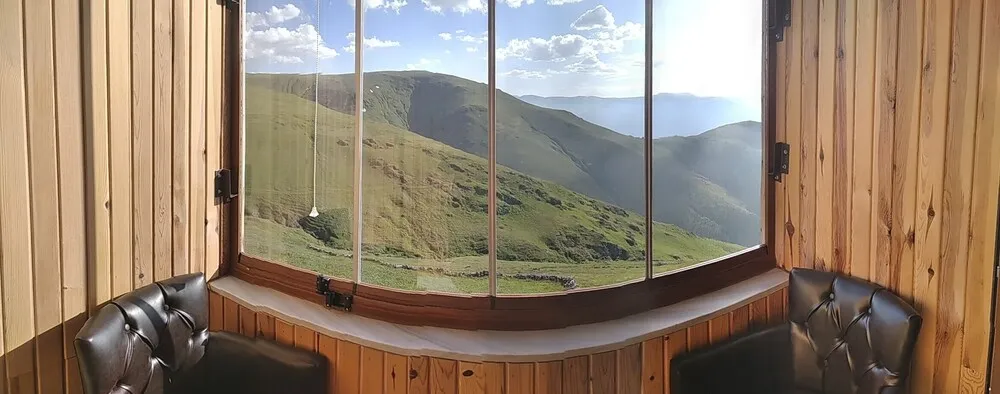 Üç Kişilik Oda, Dağ Manzaralı