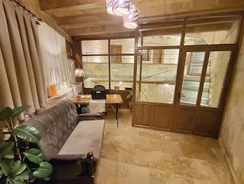 Library Cave Hotel