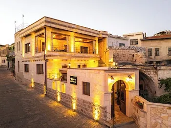 Library Cave Hotel