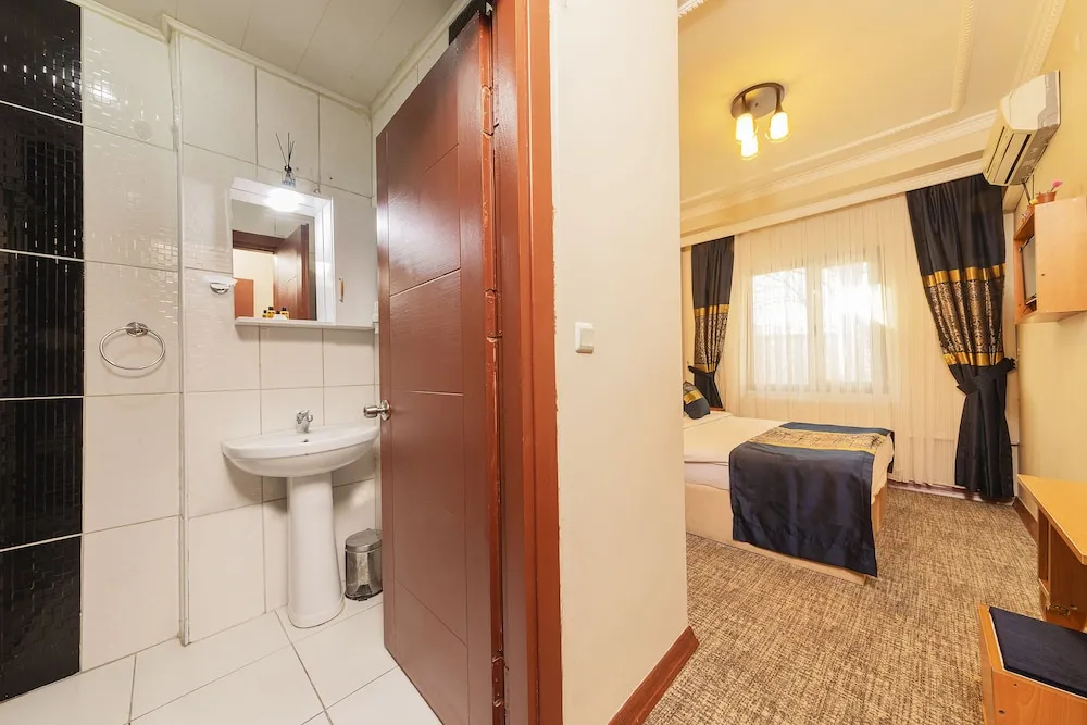 Deluxe Tek Büyük Yataklı Oda