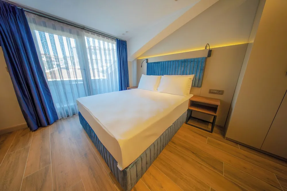 Deluxe Oda, 1 Büyük (Queen) Boy Yatak, Balkon, Şehir Manzaralı