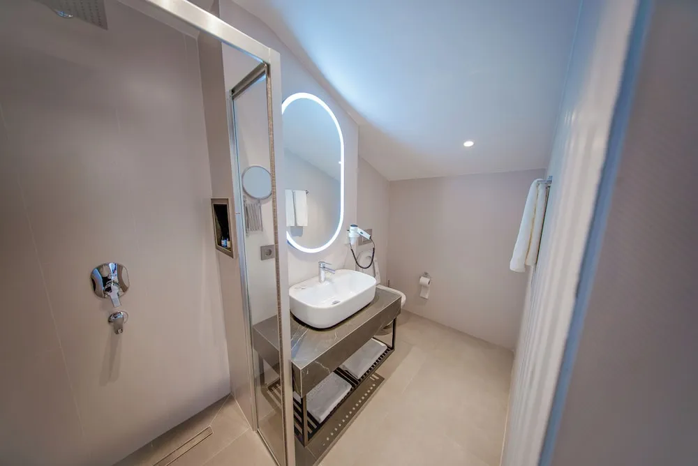 Deluxe Oda, 1 Büyük (Queen) Boy Yatak, Balkon, Şehir Manzaralı