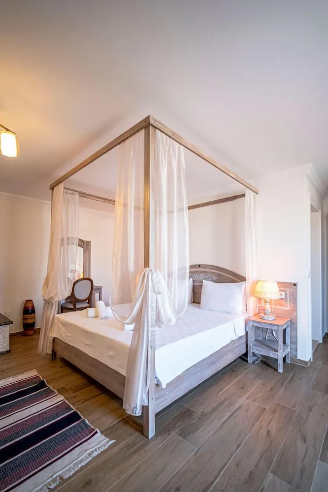 Junior Suit, Somineli, Kismi Deniz Manzarali