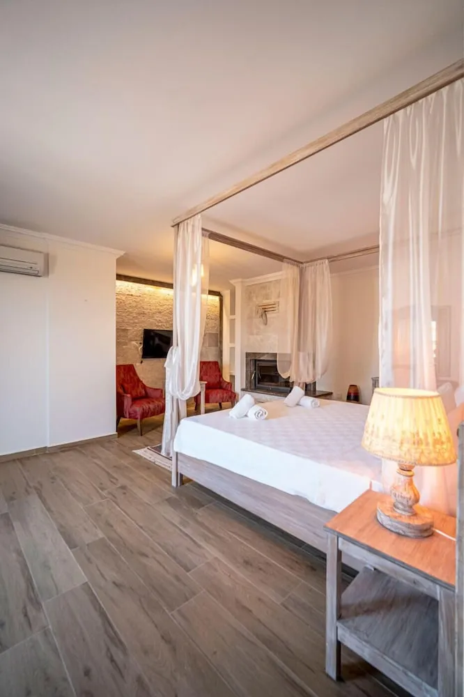 Junior Suit, Somineli, Kismi Deniz Manzarali