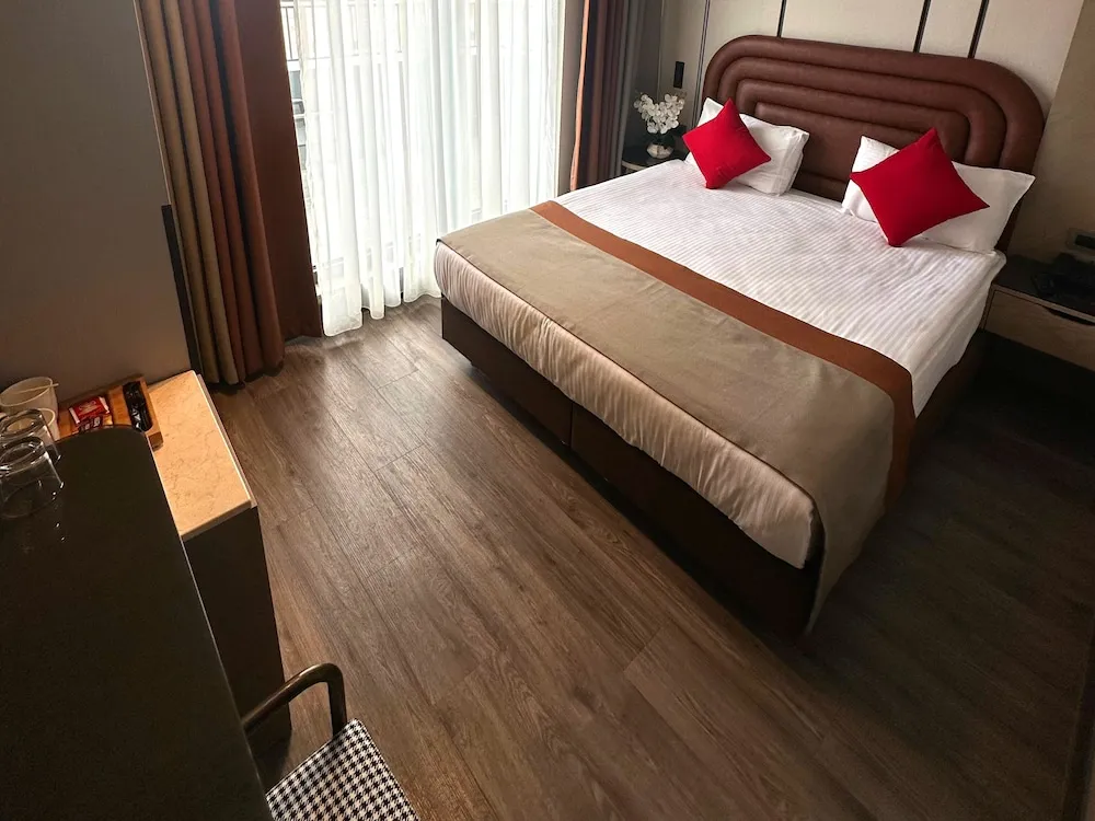 Deluxe Tek Büyük Yataklı Oda