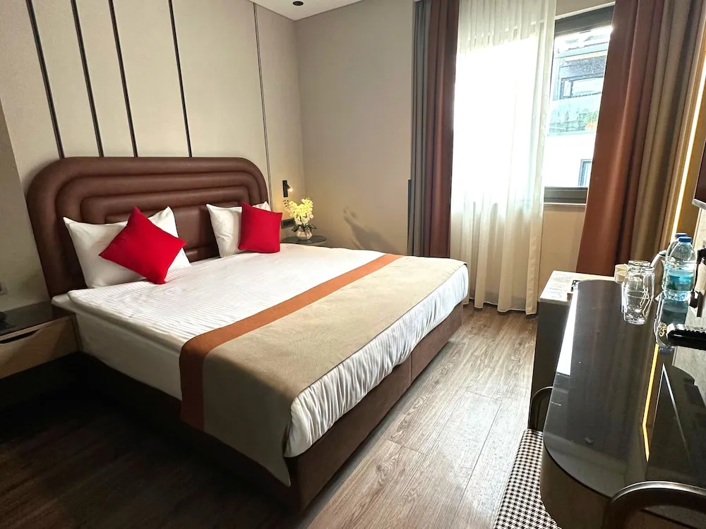 Deluxe Tek Büyük Yataklı Oda