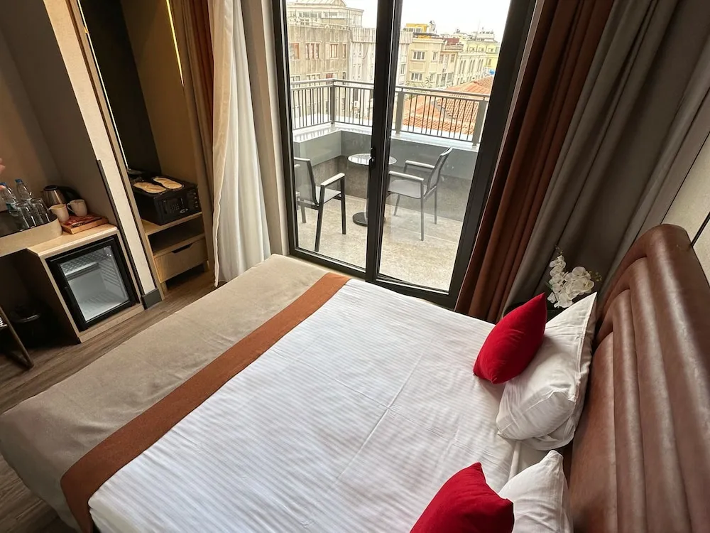 Deluxe Tek Büyük Yataklı Oda, Balkon