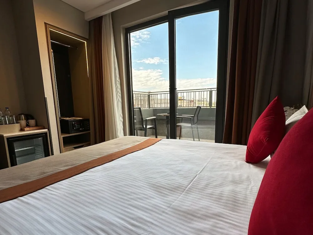 Deluxe Tek Büyük Yataklı Oda, Balkon