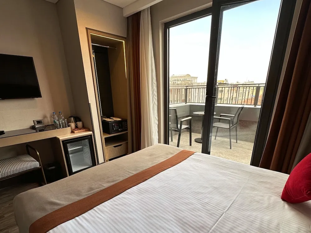 Deluxe Tek Büyük Yataklı Oda, Balkon