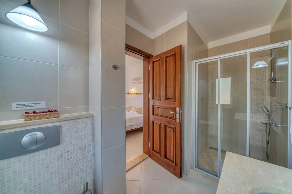 Family Villa, 5 Yatak Odası, Denize Bakan