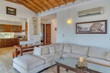 Harika Deniz Manzaralı Villa Yaz