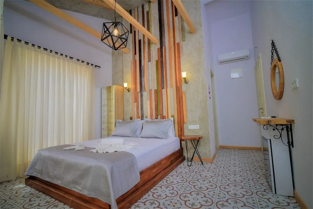 Traditional Üç Kişilik Oda
