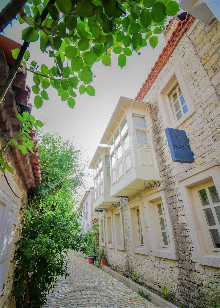 Traditional Üç Kişilik Oda