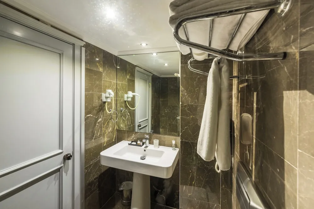 Standard Tek Büyük Yataklı Oda