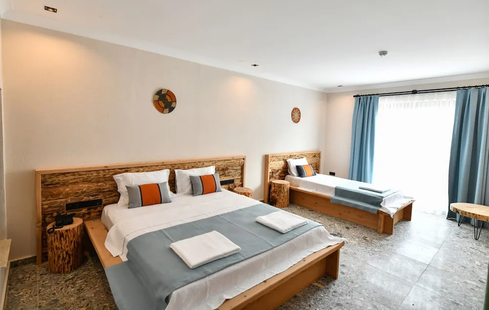 Deluxe Tek Büyük Yataklı Oda, Bahçe Manzaralı