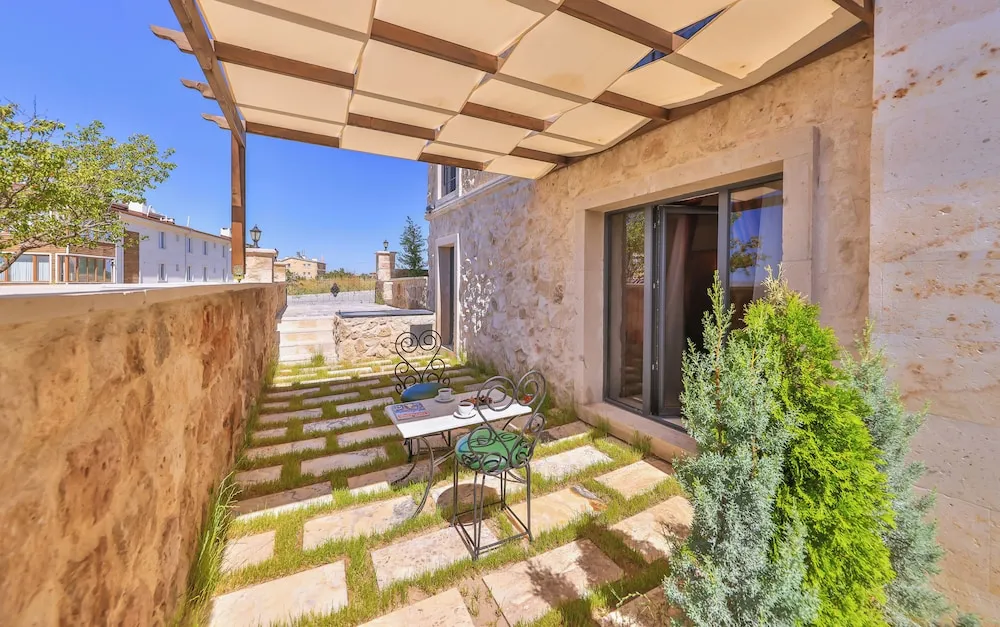 Honeymoon Oda, 1 Büyük (Queen) Boy Yatak ve Çekyat, Sıcak Su Küveti, Bahçeli