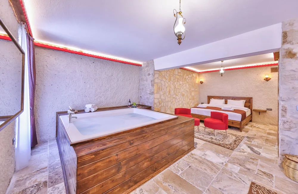 Honeymoon Oda, 1 Büyük (Queen) Boy Yatak ve Çekyat, Sıcak Su Küveti, Bahçeli